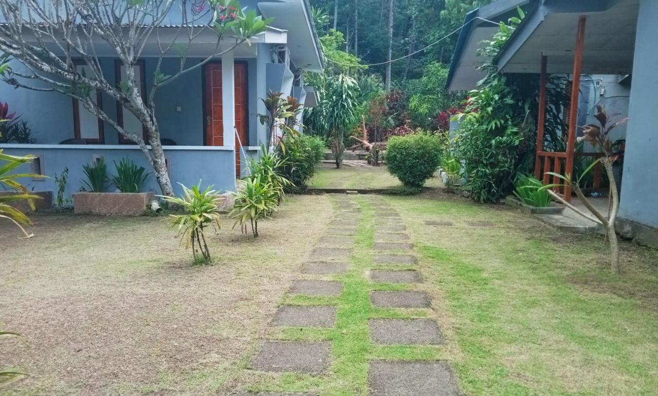 Tangkoko Ranger Homestay Bitung Exterior photo